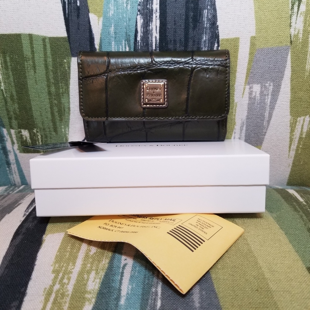Dooney & Bourke Denison Flap Wallet In Olive Croco Effect Trifold Wallet - Picture 2 of 14
